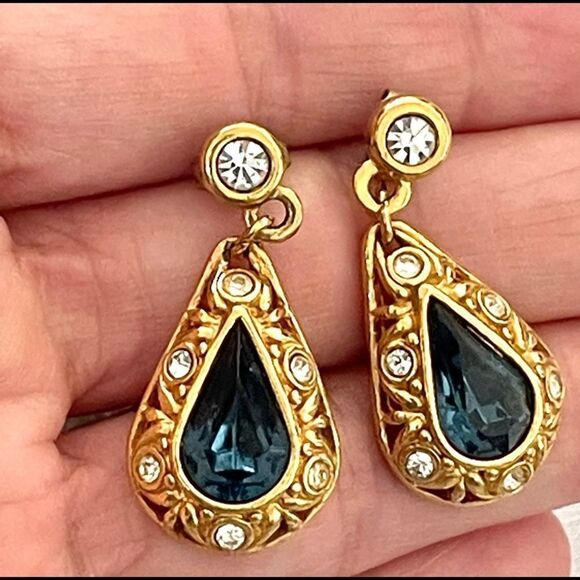 Avon vintage blue rhinestone gold tone drop earrings - Picture 2 of 9